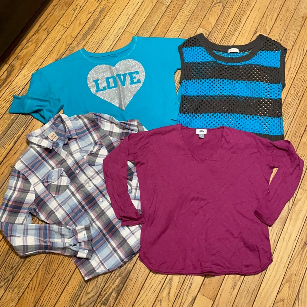 Bundle of 4 Medium Tops Like New Trendy